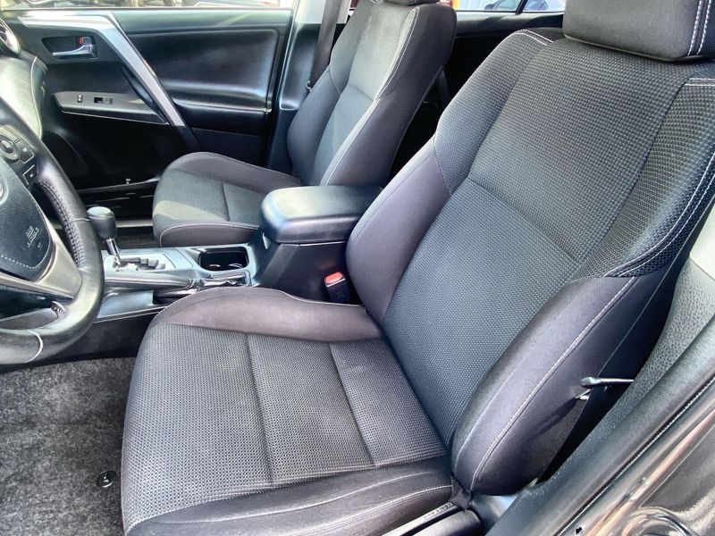 Used 2018 Toyota RAV4 XLEImage 19