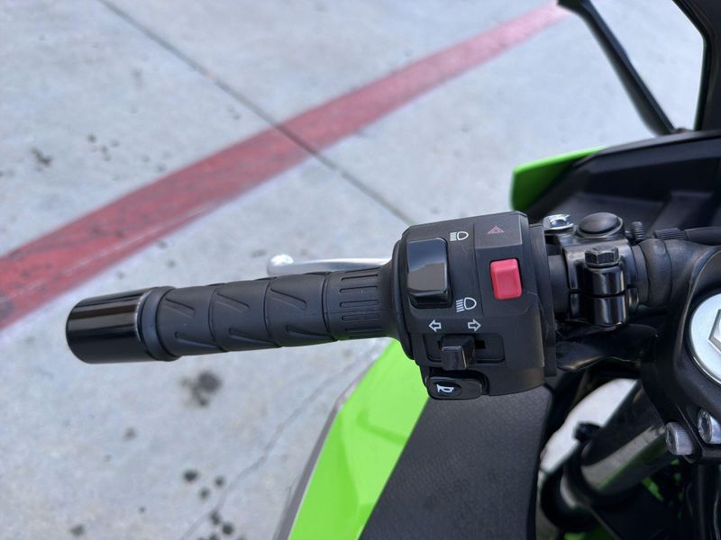 Used 2024 Kawasaki NINJA 500 KRT SE ABS Image 22
