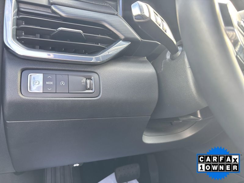 Used 2025 GMC Acadia FWD ElevationImage 33