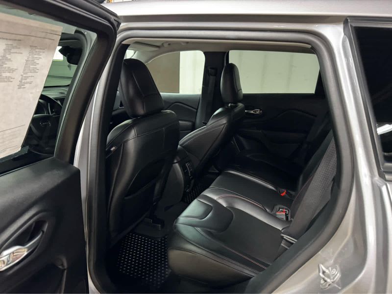 2021 Jeep Cherokee Trailhawk photo 12