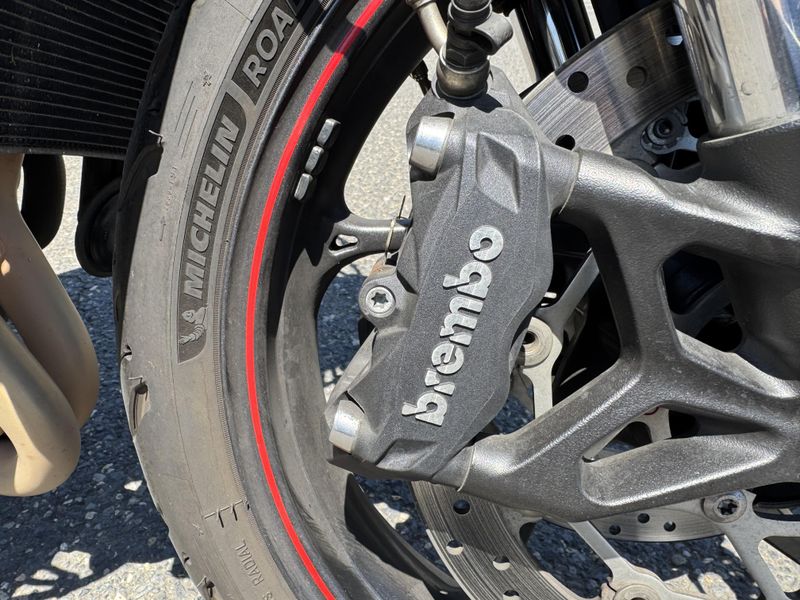 2019 Triumph Street Triple R LRH - JET BLACK 