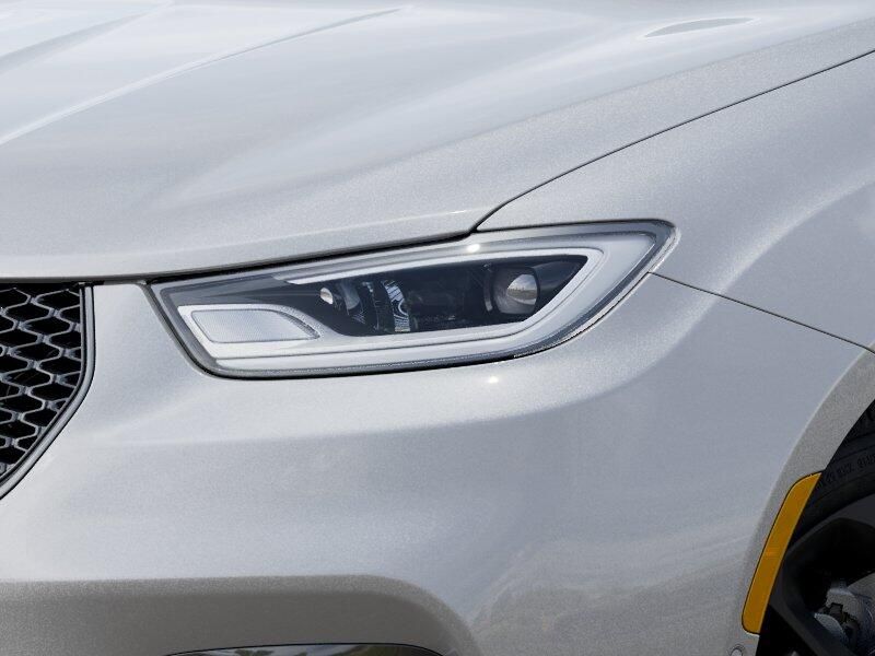New 2026 Chrysler Pacifica Limited AwdImage 6