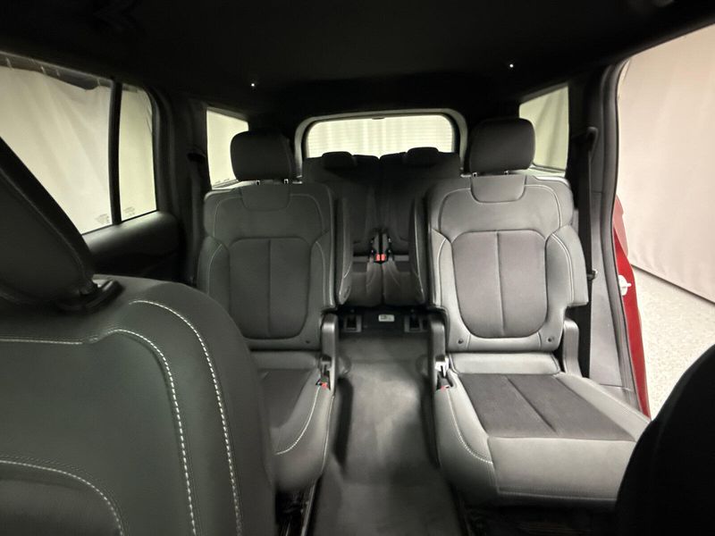 New 2025 Jeep Grand Cherokee L Laredo X 4x4Image 16