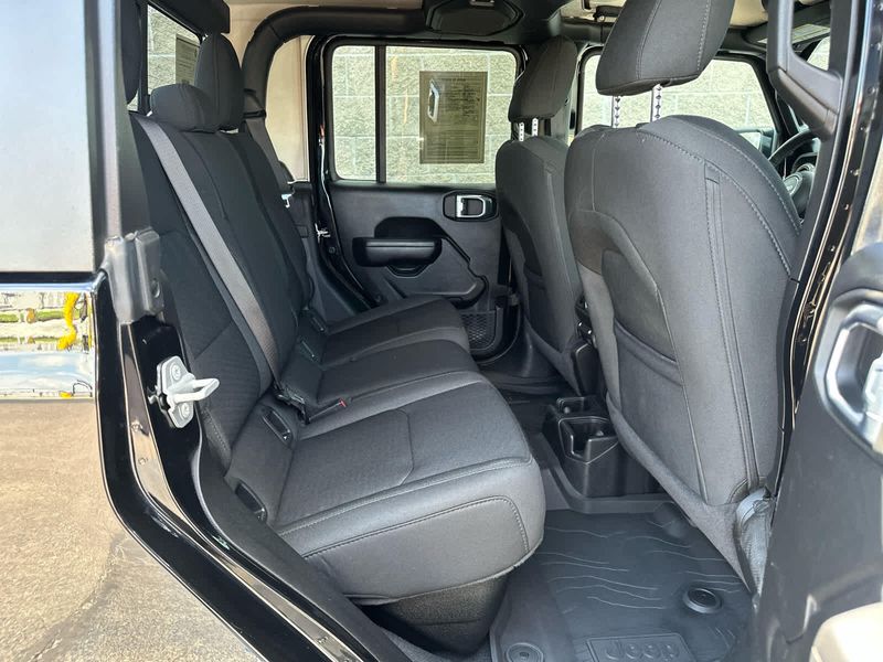 2021 Jeep Gladiator Willys photo 8