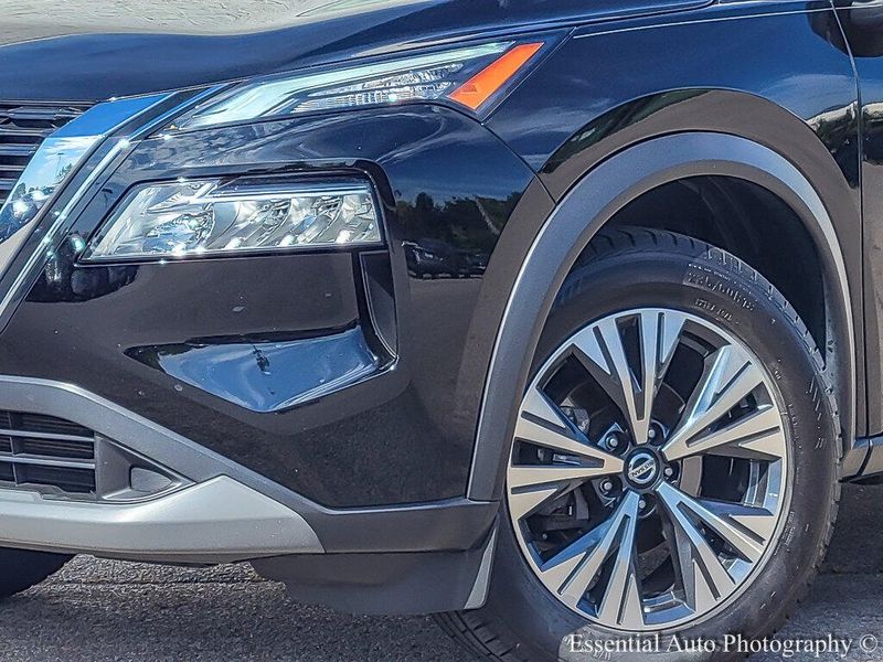 2021 Nissan Rogue SV photo 3