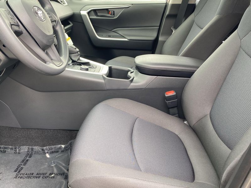 2025 Toyota RAV4 Hybrid LEImage 14