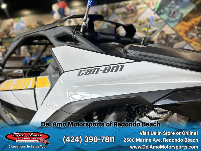 2024 Can-Am 9BRB  in a CATALYST GRAY & NEO YELLOW exterior color. Del Amo Motorsports of Redondo Beach (424) 304-1660 delamomotorsports.com 