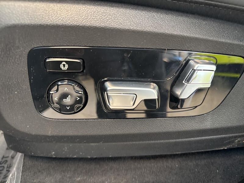 2025 BMW X5 xDrive40i M PACKAGE