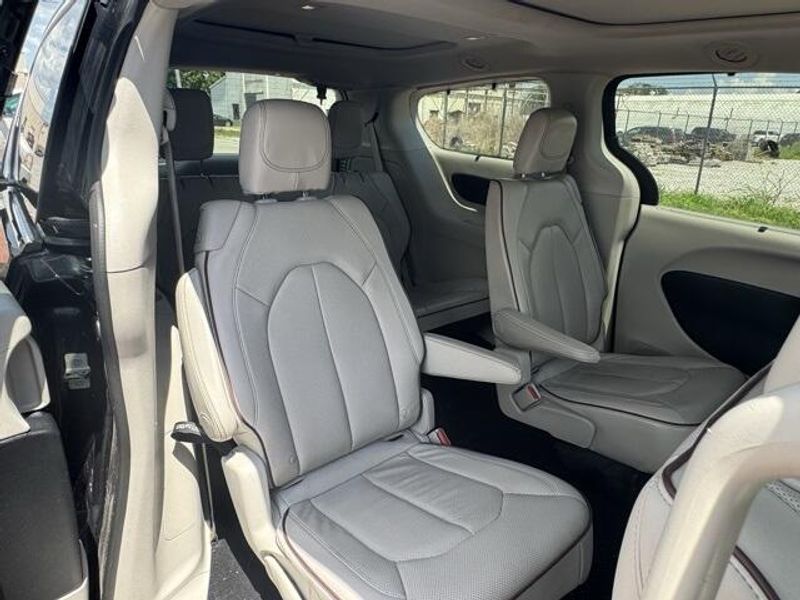 Used 2020 Chrysler Pacifica LimitedImage 16