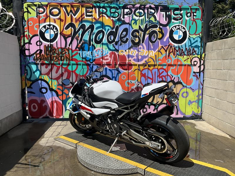 2025 BMW S 1000 RR Image 5