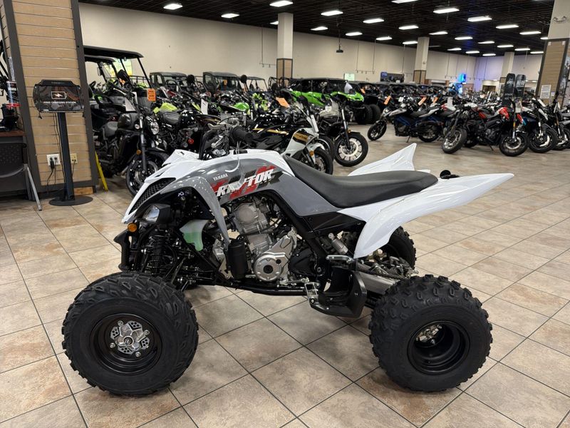 New 2026 Yamaha RAPTOR 700  in a ARMOR GREY exterior color. Vista Del Amo Motorsports 760-330-5665 delamomotorsports.com 