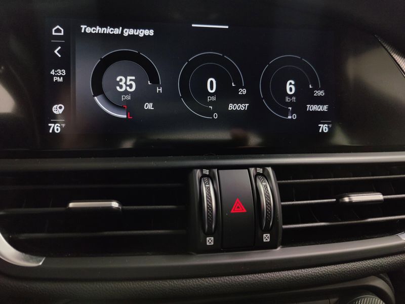 Used 2025 Alfa Romeo Giulia Veloce Premium AWD w/SunroofImage 25