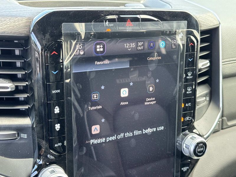 New 2026 RAM 1500 Laramie Crew Cab 4x2 5'7' Box
