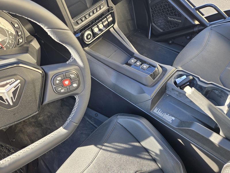 NEW 2025 POLARIS SLINGSHOT SLR AUTODRIVE Image 20