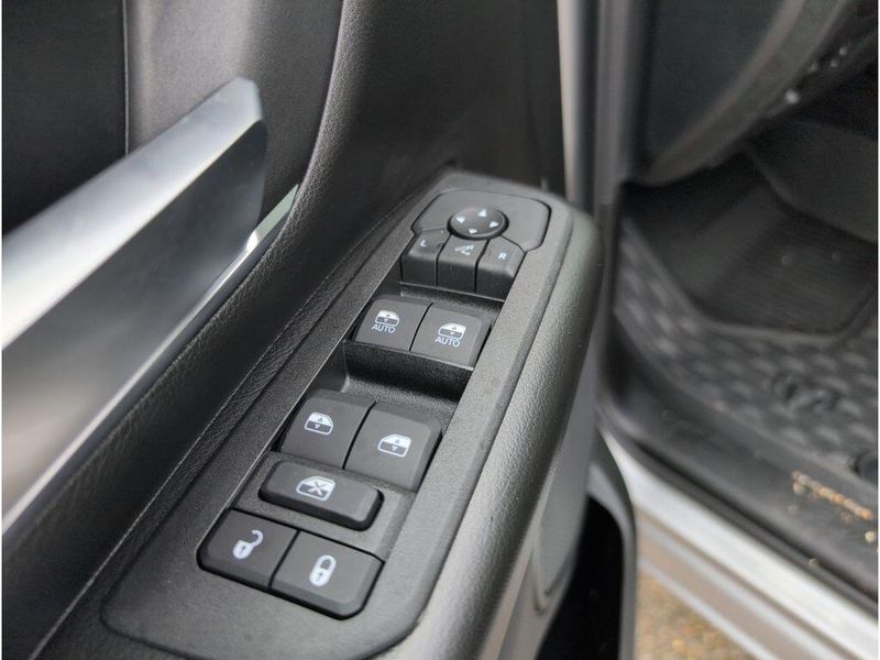 2025 RAM 1500 Big Horn Crew Cab 4x4 5