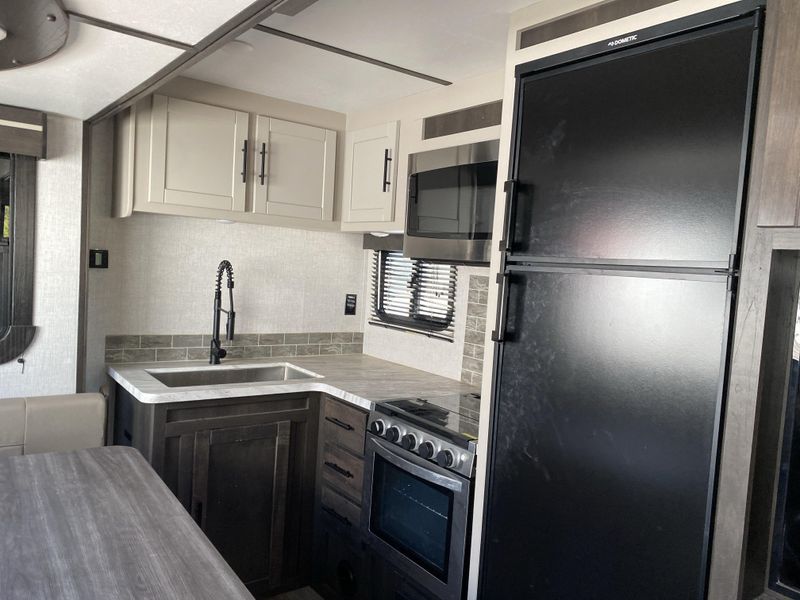 Used 2021 CROSSROADS RV CRUISER AIRE 27RBS Image 12