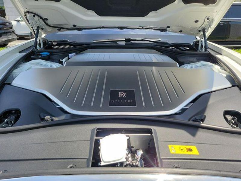 2025 Rolls Royce Spectre photo 26