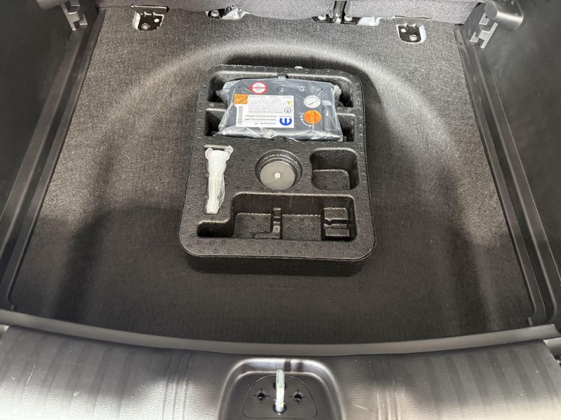 Used 2025 Jeep Compass LimitedImage 7