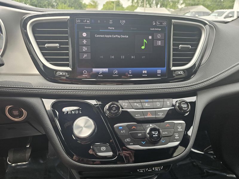 2025 Chrysler Pacifica SelectImage 18