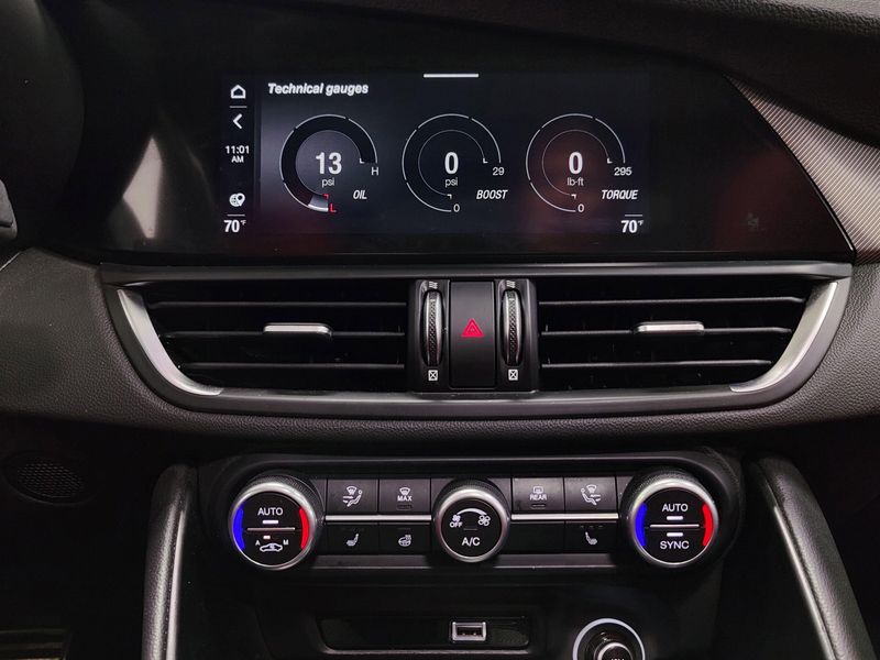 Used 2024 Alfa Romeo Giulia Ti AWD w/Performance Driving PkgImage 17