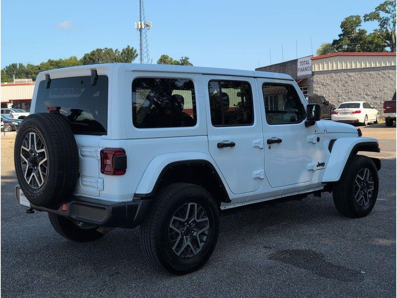 Used 2025 Jeep Wrangler SaharaImage 5