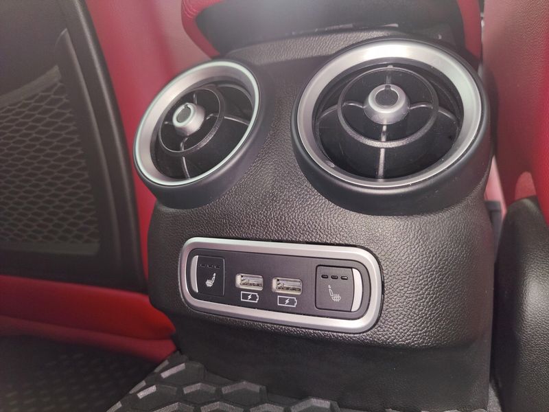 Used 2022 Alfa Romeo Giulia Veloce AWD w/Sunroof/NavImage 18