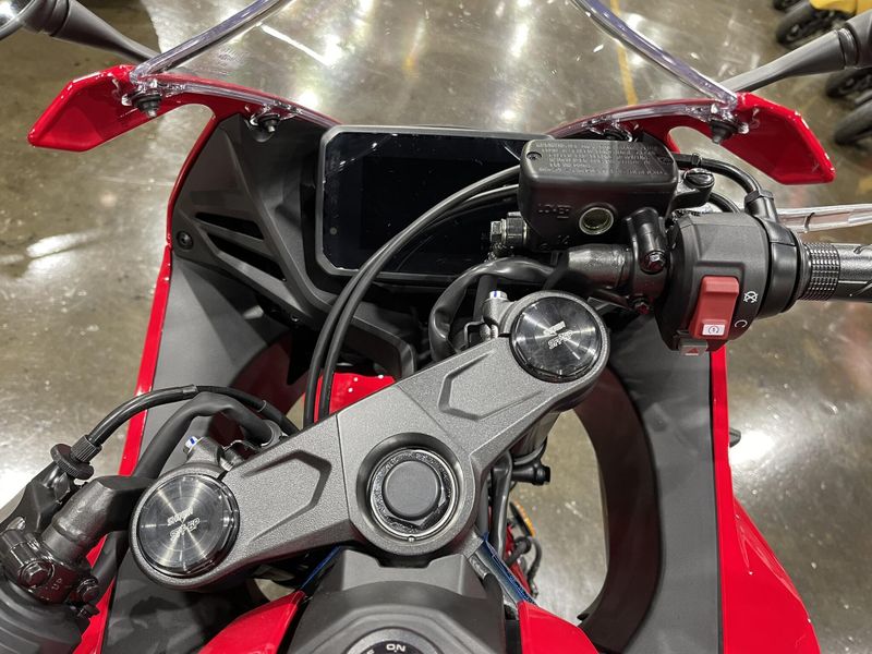 New 2024 Honda CBR650R ABS Image 9