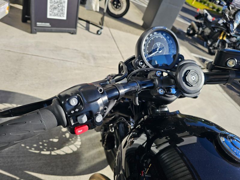 2024 Triumph Bonneville Bobber Stealth Edition