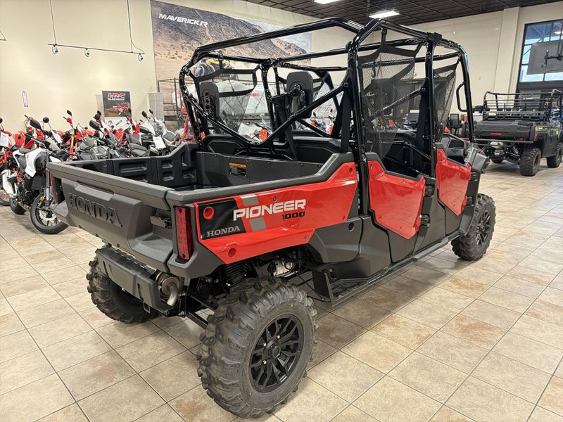 New 2025 Honda PIONEER 1000-6 DLX CREW Image 17