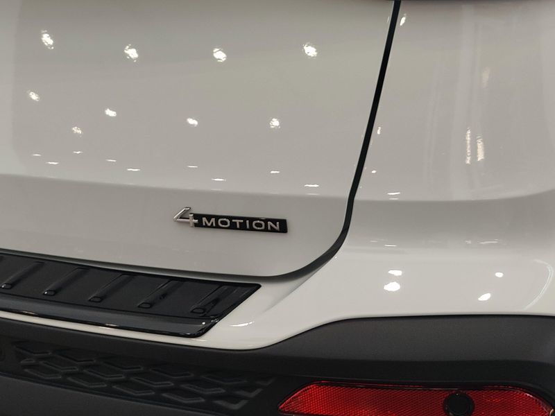 Used 2025 Volkswagen Taos SEL AWD w/Sunroof/NavImage 4