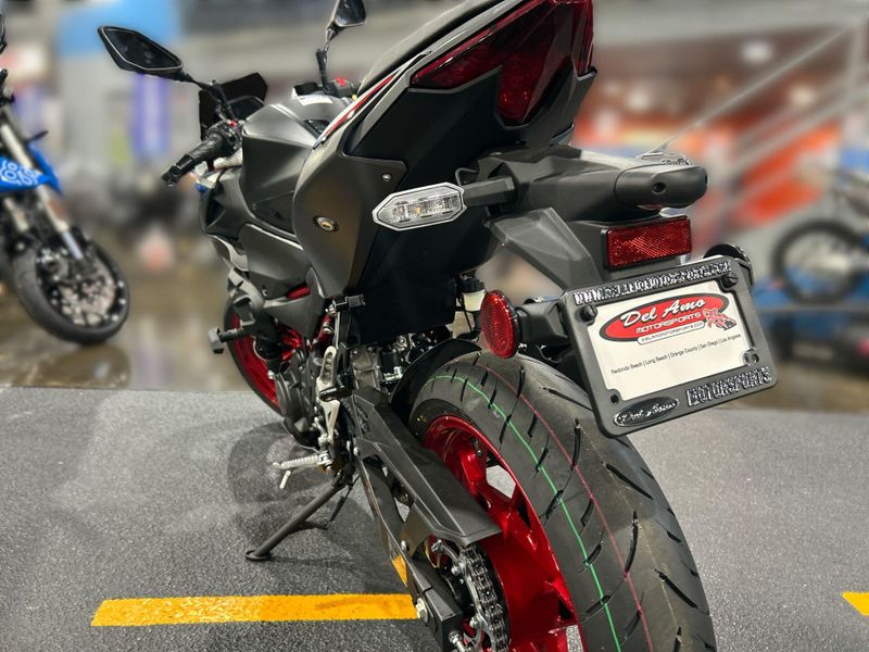 New 2025 Kawasaki Z500 SE ABS Image 26