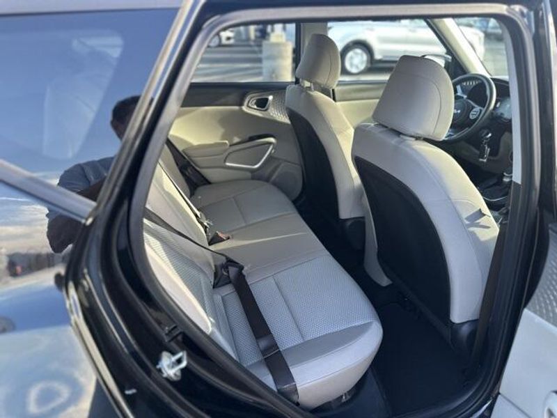 Used 2023 Kia Soul LXImage 13