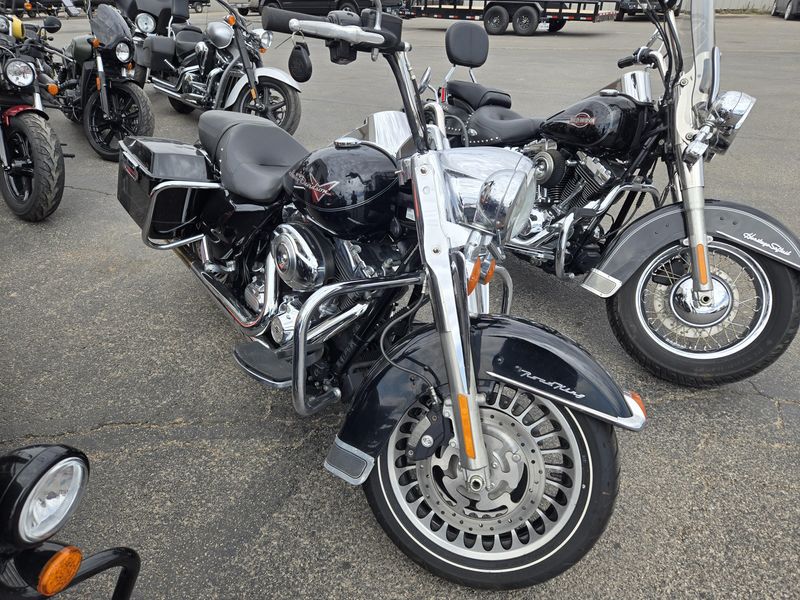 USED 2013 HARLEY ROAD KING Image 1