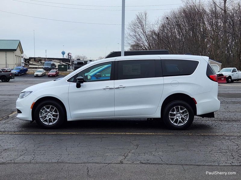 New 2026 Chrysler Voyager LX