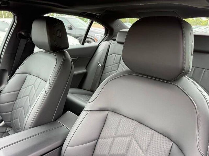 Used 2026 BMW 5 Series 530i xDriveImage 22