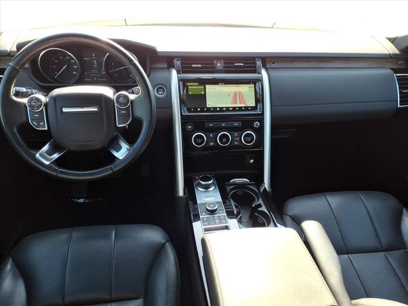 Used 2017 Land Rover Discovery HSEImage 4