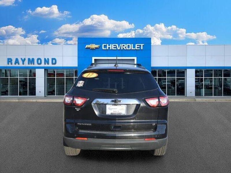 Used 2017 Chevrolet Traverse LTImage 4