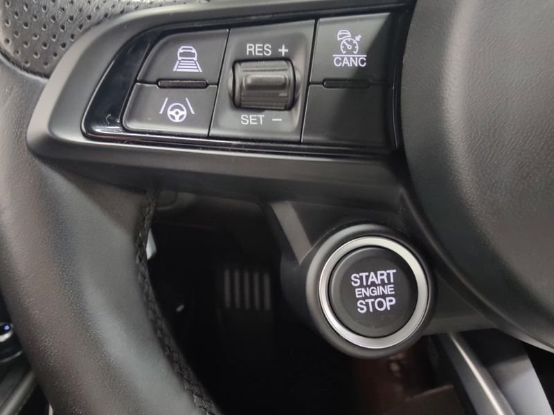 2022 Alfa Romeo Giulia Veloce Premium AWD w/Activ AsstImage 31