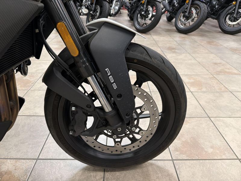 Used 2024 CFMOTO 450NK Image 19