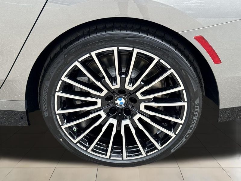 2025 BMW 7 Series 760i xDriveImage 16