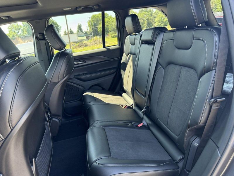 2024 Jeep Grand Cherokee Altitude XImage 25