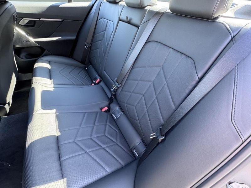 2025 BMW i5 xDrive40Image 28