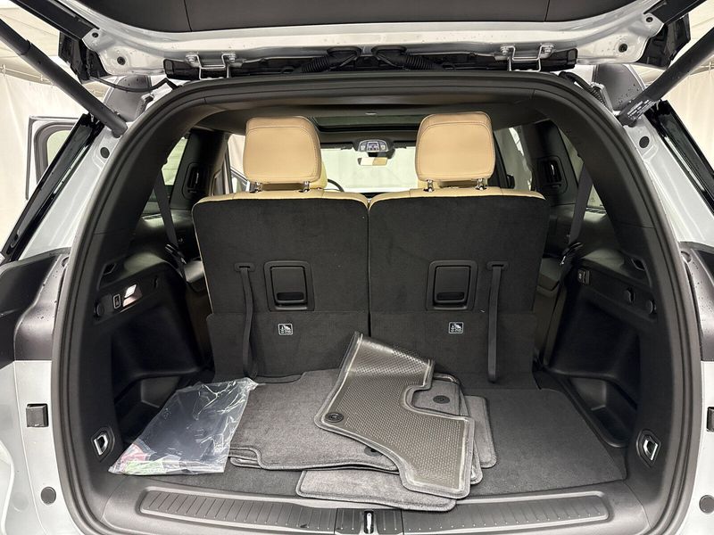 New 2025 Jeep Grand Cherokee L Limited 4x4Image 20