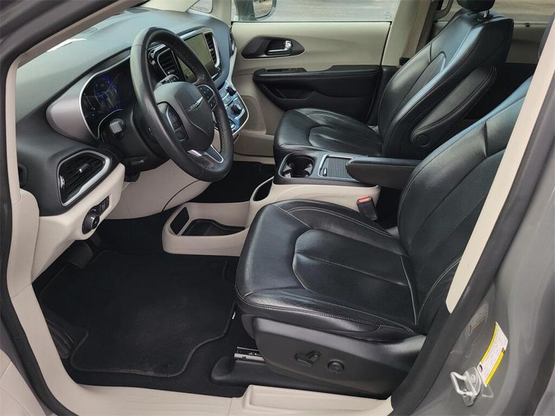 2022 Chrysler Pacifica Touring LImage 25
