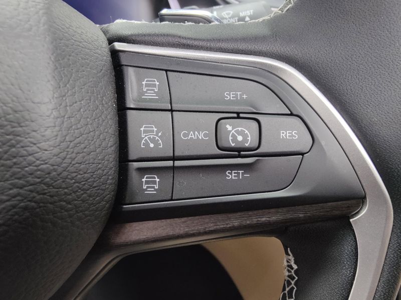 2024 Jeep Grand Cherokee Limited 4x4 w/Sunroof/Lux techImage 27