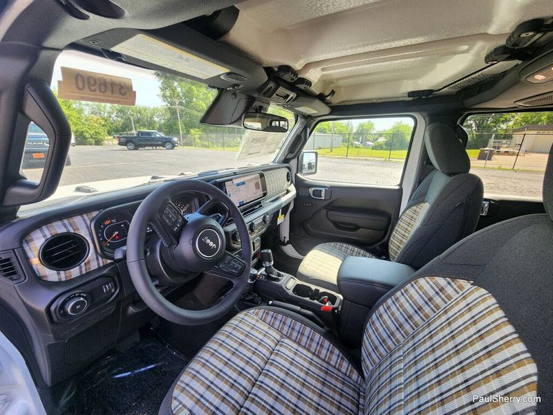 New 2026 Jeep Wrangler 4-door 85th Anniversary Edition