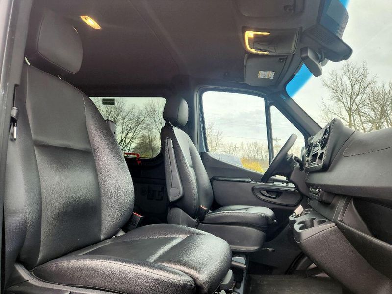 2020 Freightliner Sprinter 2500 Standard Roof V6Image 32