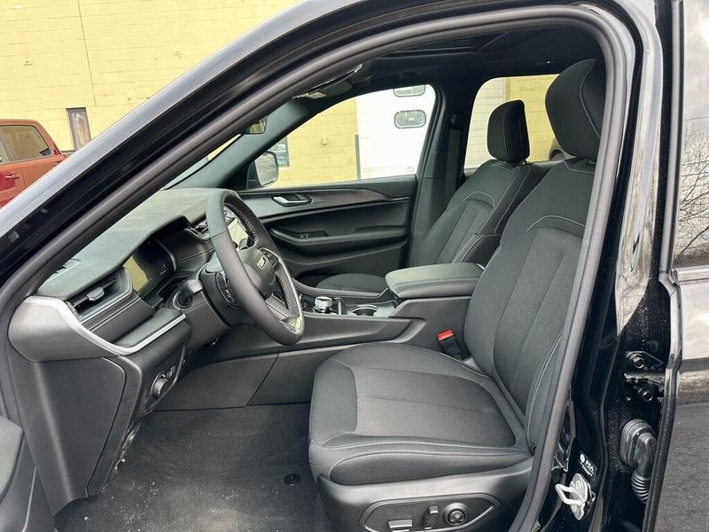 2025 Jeep Grand Cherokee Laredo X 4x4Image 12