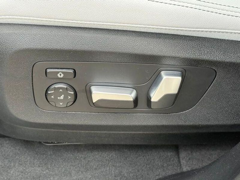 New 2026 BMW X5 sDrive40iImage 18