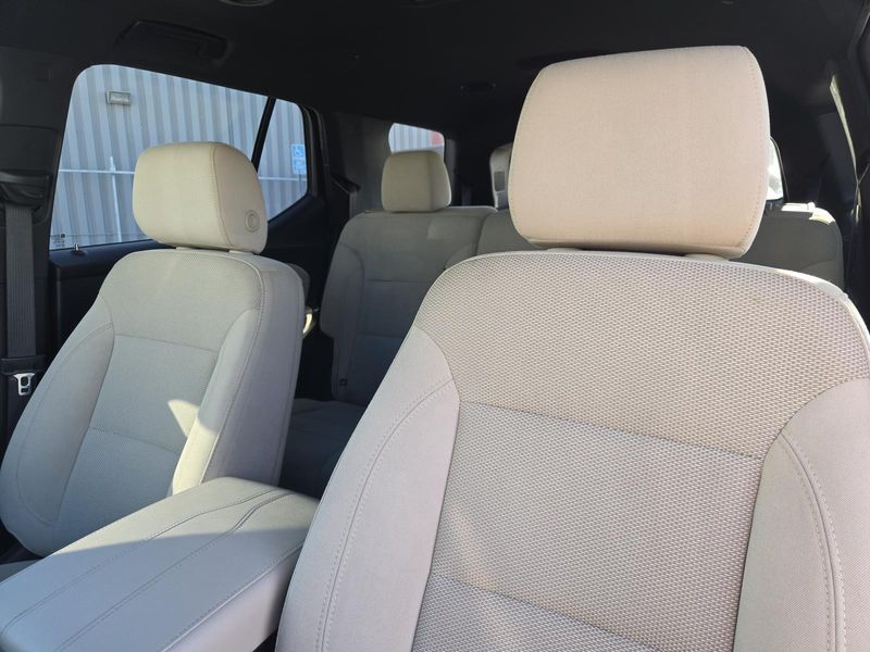 Used 2023 Chevrolet Traverse FWD 4dr LS w/1LS